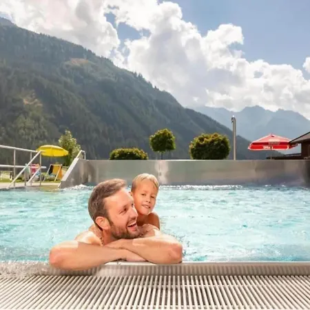 Elegant Alpine Chalet For 10 Guests *