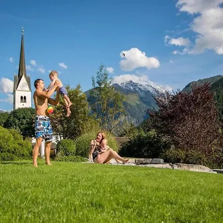 Elegant Alpine Chalet For 10 Guests Holiday home Wald im Pinzgau