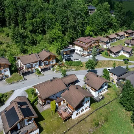 Elegant Alpine Chalet For 10 Guests Wald im Pinzgau