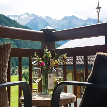 Elegant Alpine Chalet For 10 Guests Holiday home Wald im Pinzgau